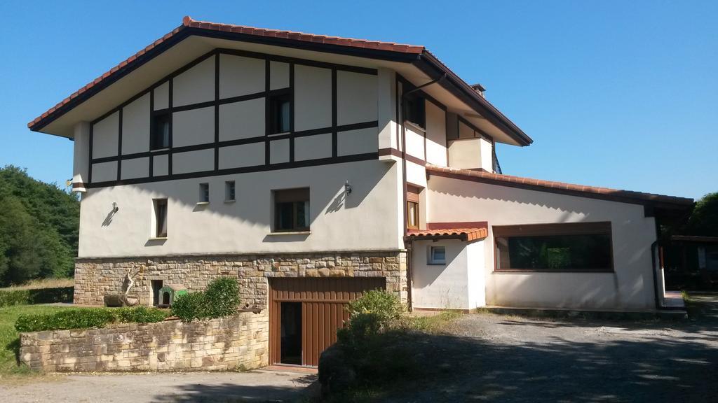 Casa Rural Ibarrondo Etxea Mungia Bagian luar foto
