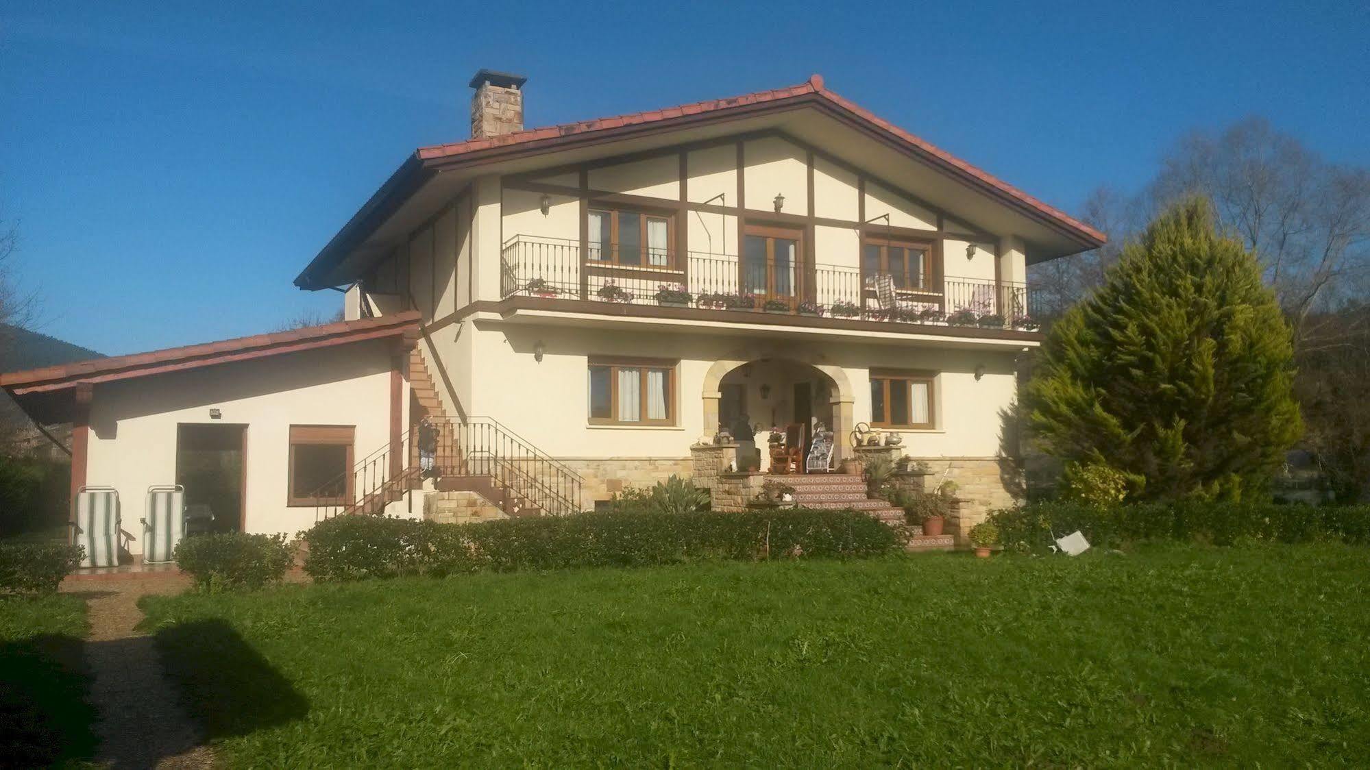 Casa Rural Ibarrondo Etxea Mungia Bagian luar foto