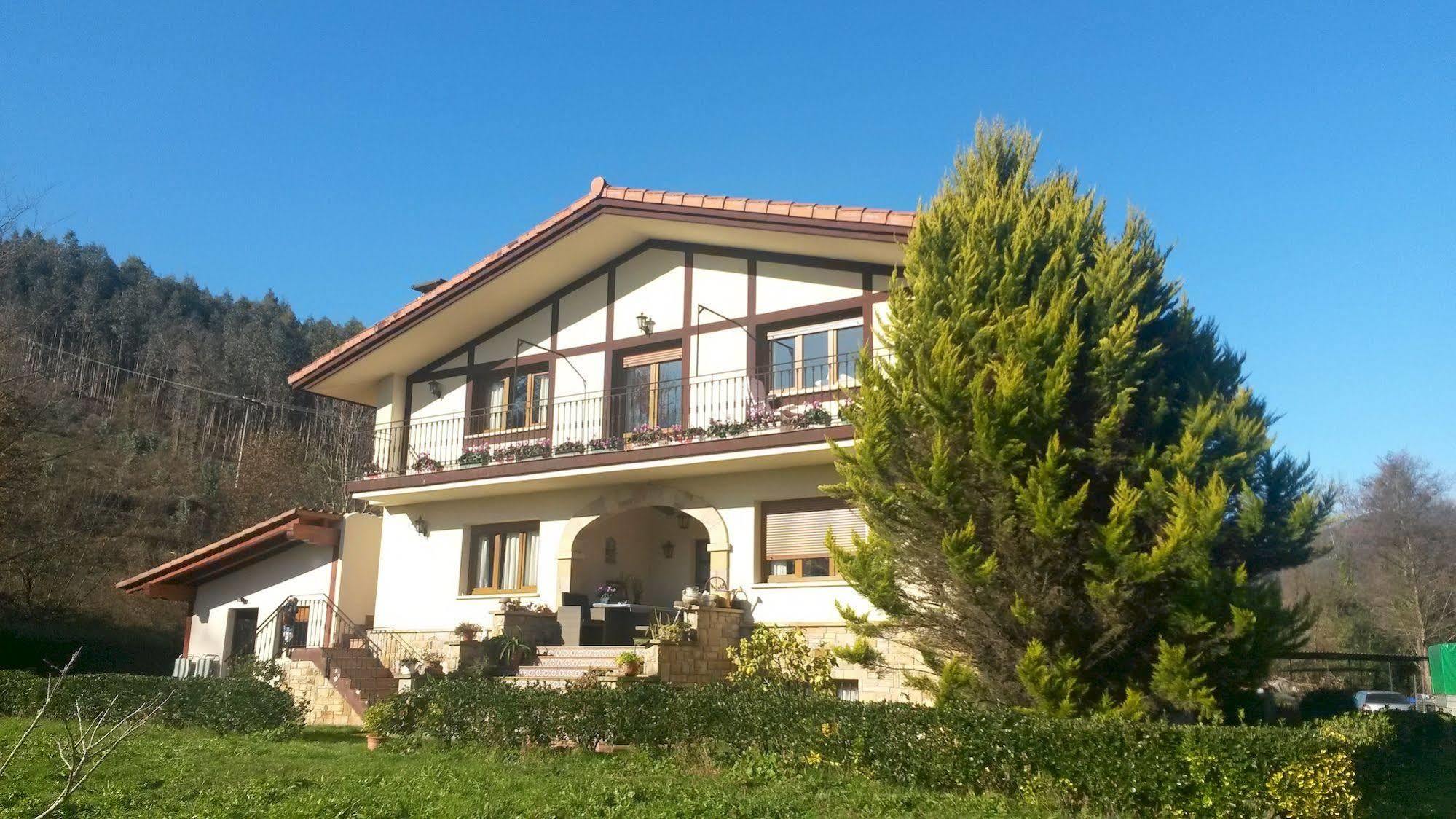 Casa Rural Ibarrondo Etxea Mungia Bagian luar foto